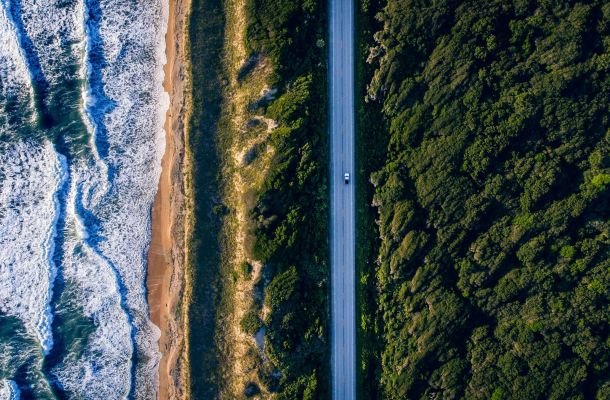 TrackLab 4G vehicle tracking device and fleet management software for car rentals and automobile dealers